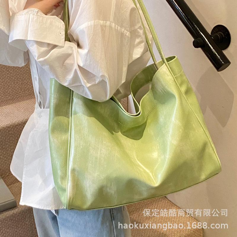 Leisure Commuting Large-capacity Bag Women's 2025 New Fashion Versatile Shoulder Bag, College Student Class Bag Tote Bag