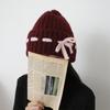 Schöne pinke Rippstrickmütze mit Farbblock für Damen