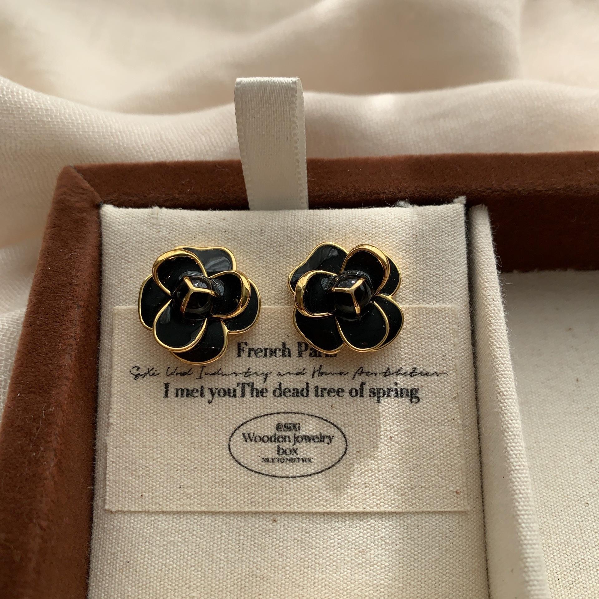 Classic Camellia Stud Earrings Layered Exquisite French Retro Elegant Versatile Stud Earrings Light Luxury Premium Earrings