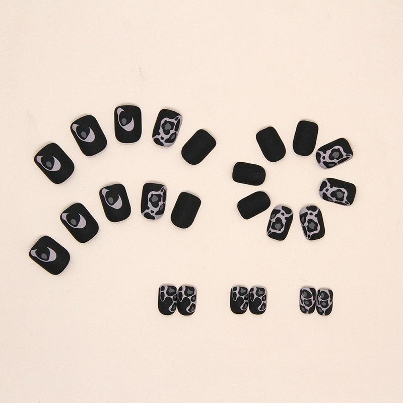 Scrub Texture Sweet Cool Spice Girl White Black Leopard Print Short Nail Wind Fake Nail Finished Product Can Be Manicure Film
