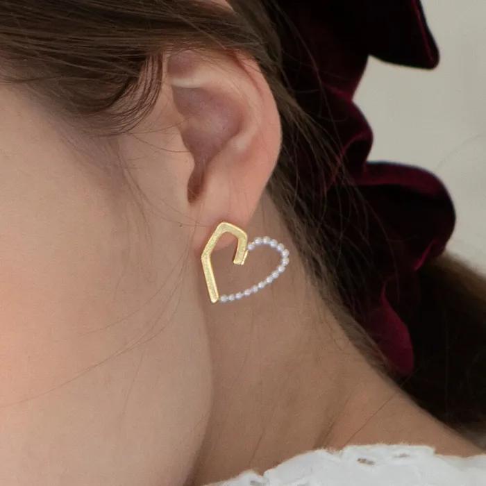 heart line pearl earrings