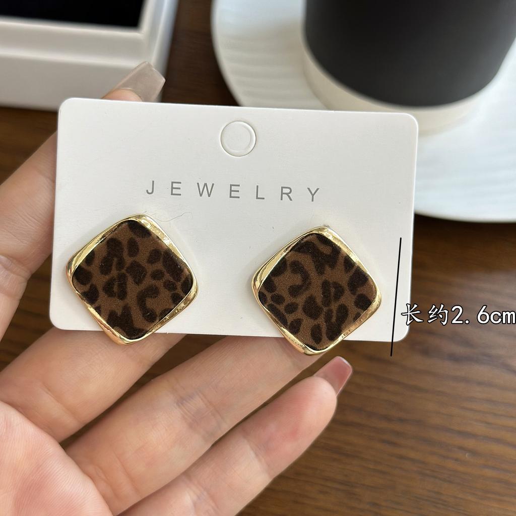 Flocking Maillard leopard print round stud earrings retro temperament niche earrings earrings