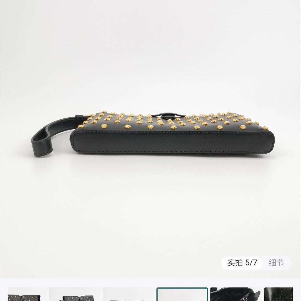 [Pre-Owned] Medusa Studded Leather Clutch Bag - Very Good #1BTD4QK