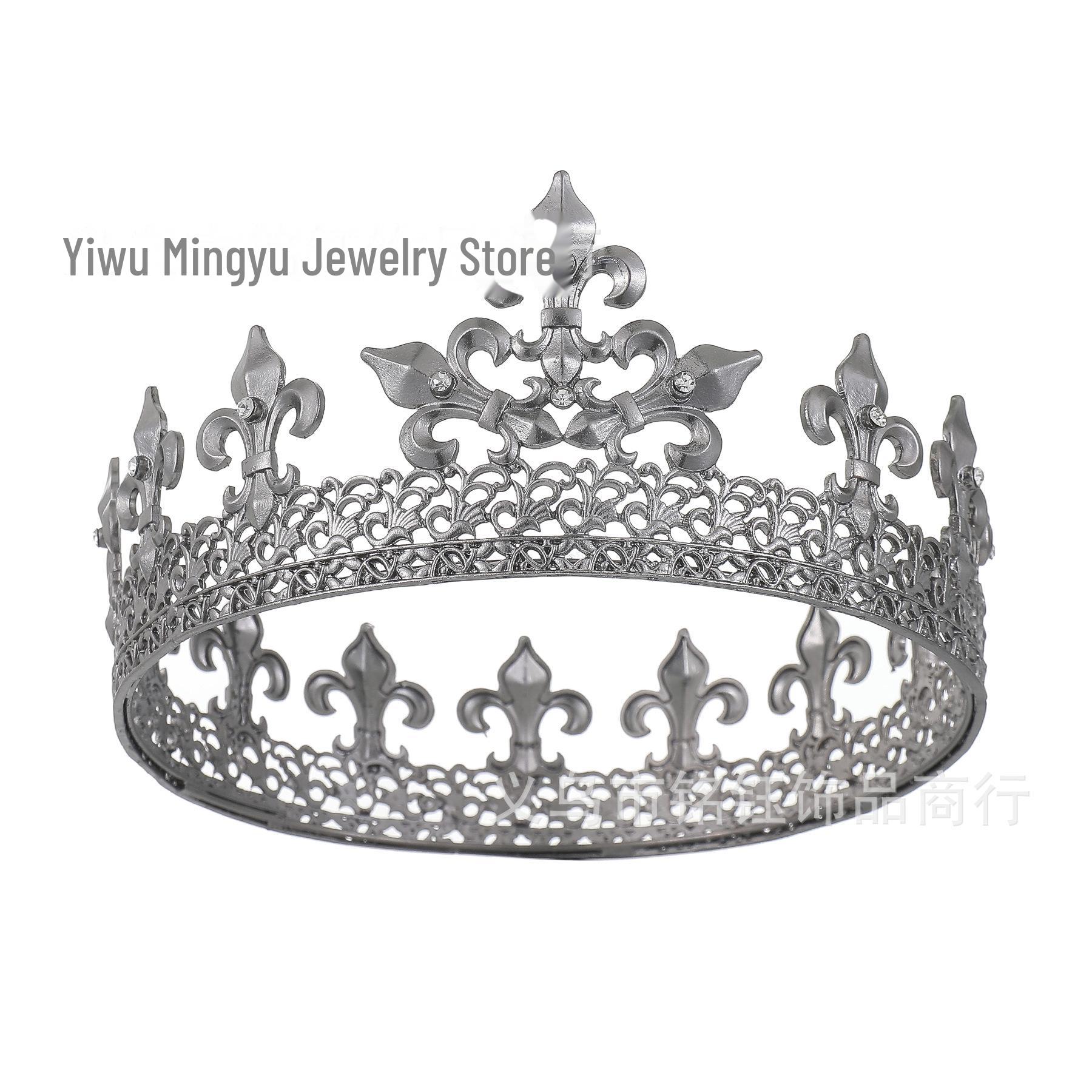 

Золотая корона в стиле барокко с бриллиантовыми акцентами