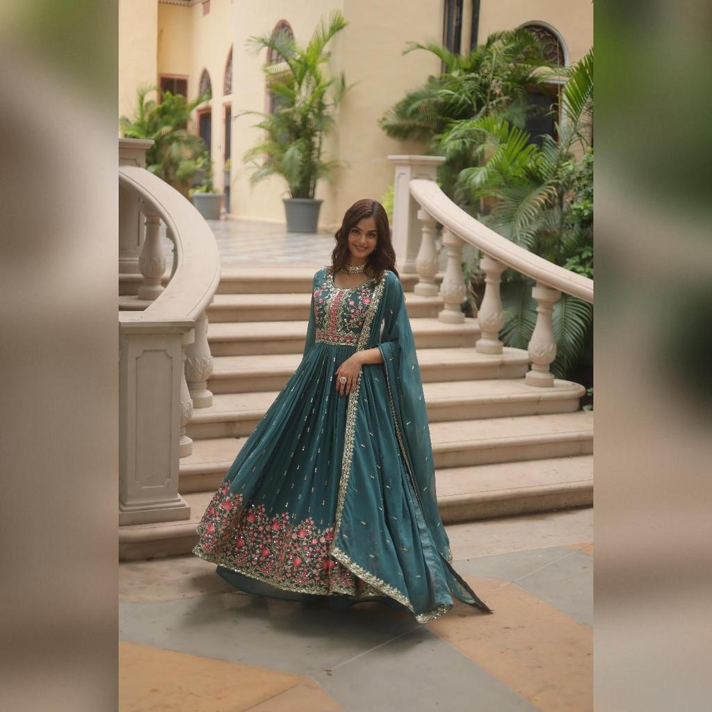 Premium designer ferdigsydde topp-sharara-dupatta-kolleksjoner 2025