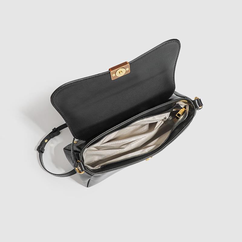 Large Capacity New Trendy and Fashionable Women's Crossbody Bag Niche Autumn and Winter Single Shoulder Armpit Bag Black