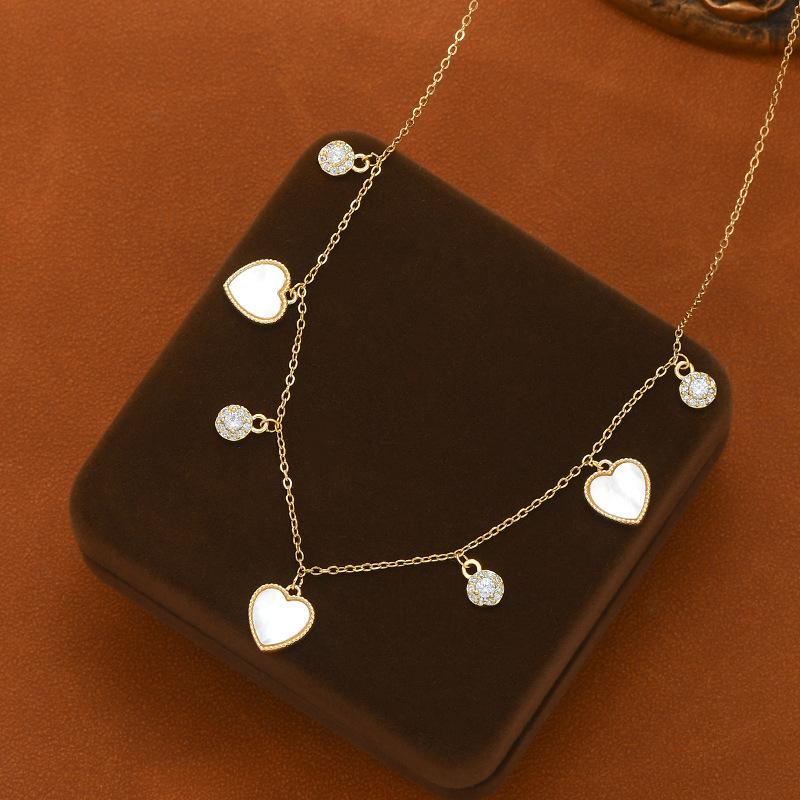 European American Heart Necklace Women's Popular Accessories Vintage Pendant Design Fashion Versatile Collarbone Chain Jewelry