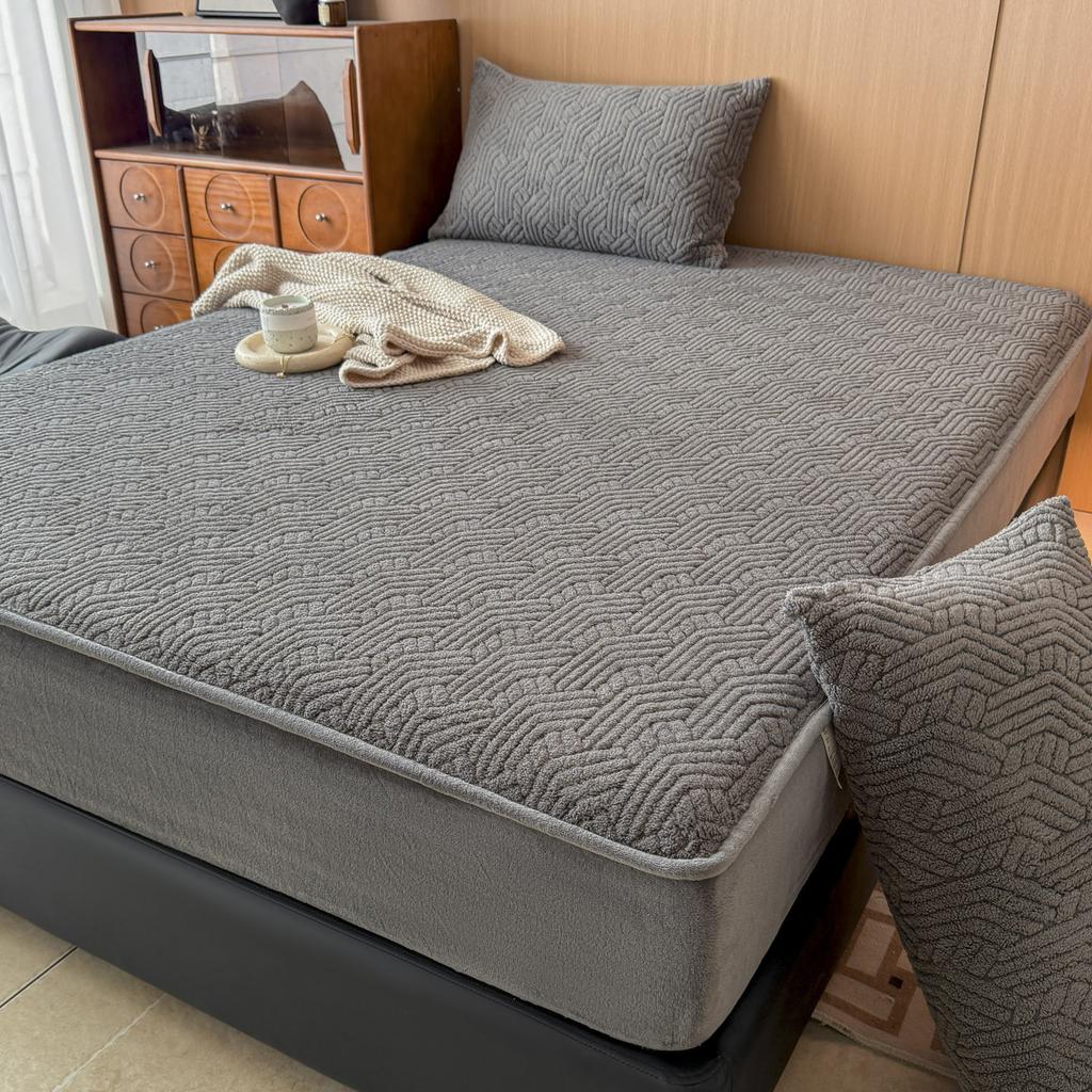 Taffeta Velvet Thickened Fitted Sheet with Pillowcases Winter Warm Plush Mattress Protector Queen Size Mattress Waterproof Cover