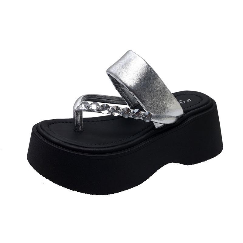 Strass Drag Fee Wind Strand Hausschuhe Damen Oberbekleidung 2025 Sommer neue dicksohlige Flip-Flops schöne coole Hausschuhe