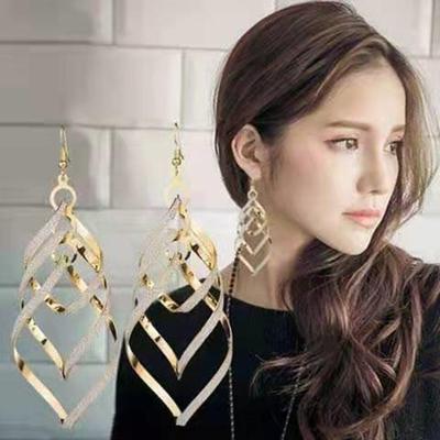 Distant Love Mehrschichtige Mattierte Spiralohrringe für Damen - Modische Lange Anhänger-Accessoires