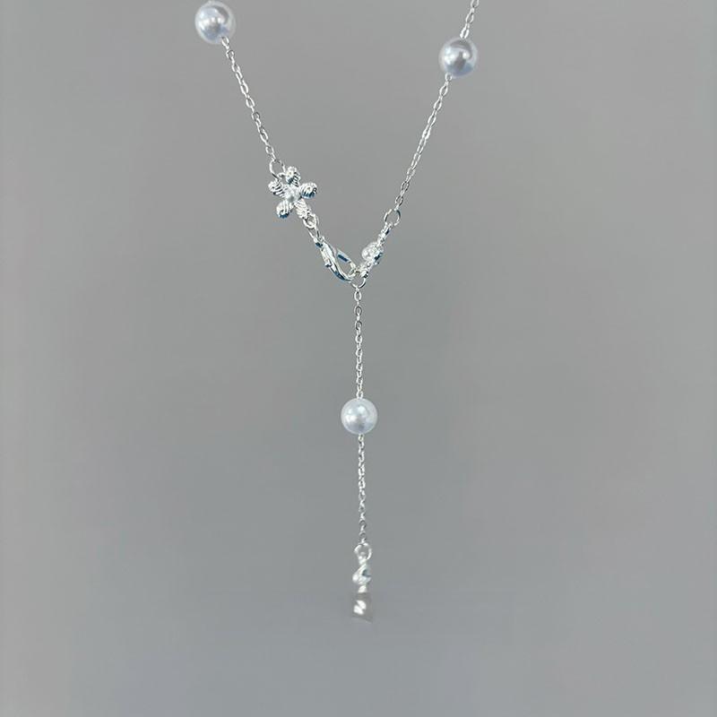 [Flower Pendant Dew] French retro atmosphere flower imitation pearl necklace light luxury temperament long versatile necklace