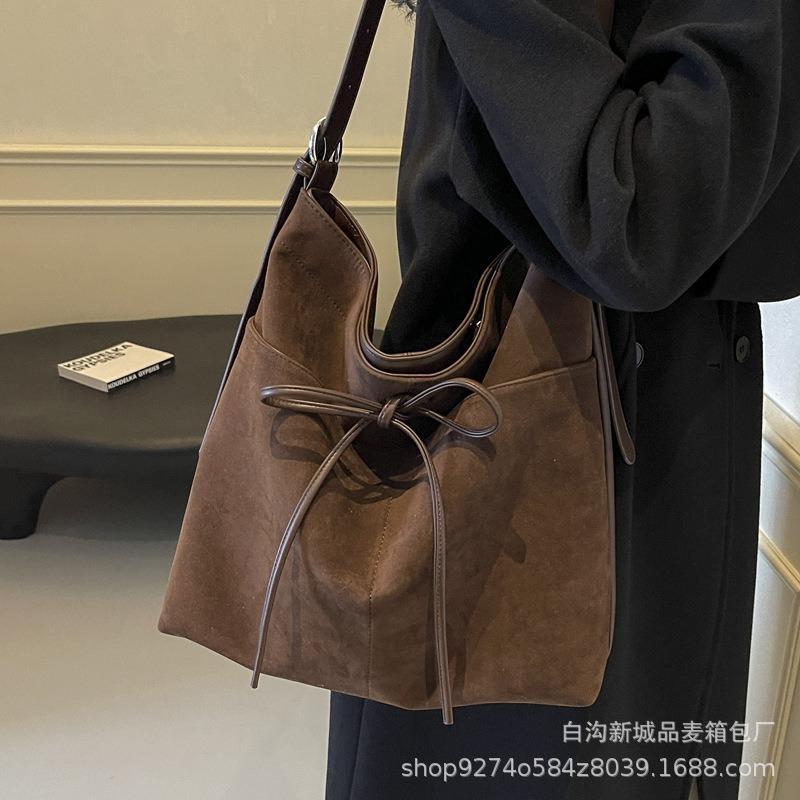 Autumn and Winter Suede Versatile Big Bag Women's New Trendy Commuter Armpit Bag Large Capacity Messenger Tote Big Bag