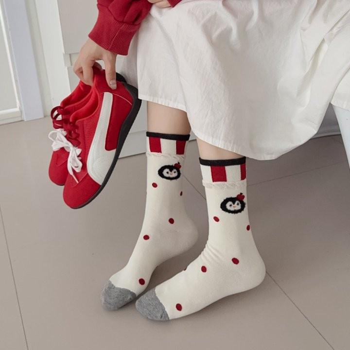 Trendy Cute Penguin Cotton Mid-Calf Women's Socks - Original Boneless Design for Autumn and Winter