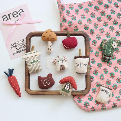 Varrás és kötés – Brossok és ruhadíszek