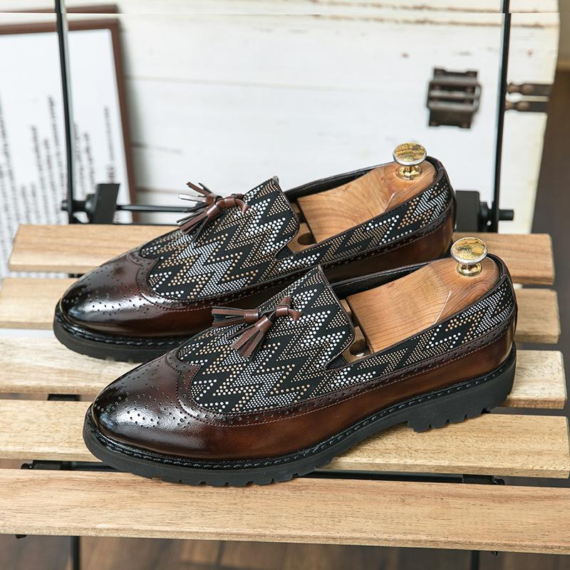 

Large size 47 men s casual low-top Brock carved pointed small leather shoes British style one-pedal loafers 47