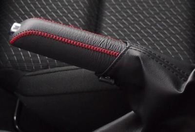 Interiérové doplňky – Rukojeti ruční brzdy