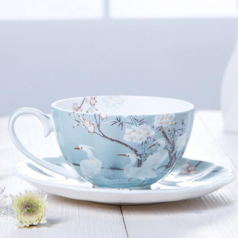 Sada šálků a podšálků na kávu v britském stylu Porcelánové odpolední čajové soupravy Luxusní dárkové kostky Čína Kavárna Svatební dekorace Nádobí