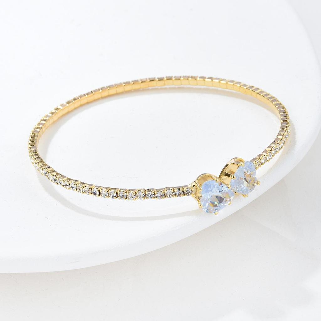 Elegantes Europäisches Brautarmband mit Glänzenden Strasssteinen & Perlen
