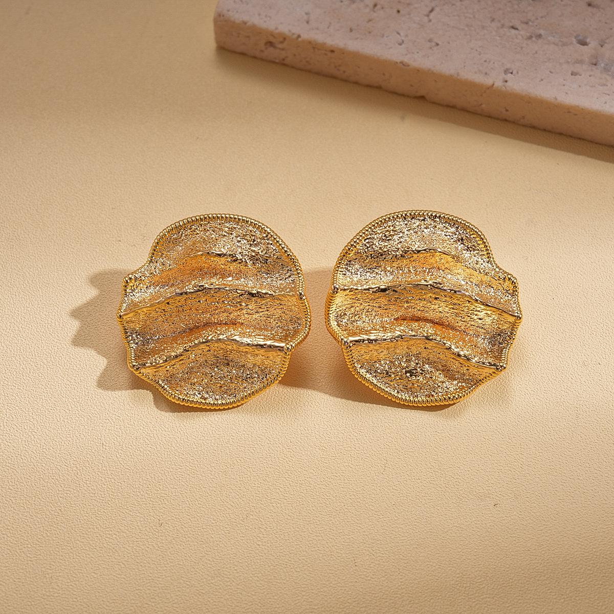 

DIGADAGU Alloy Pleated Oval Geometric Stud Earrings New Simple Retro Earrings Women s Party Zircon Accessories
