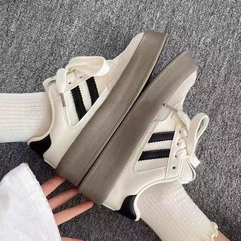 Thick sole height increase 2026 spring and autumn new retro soft sole comfortable moral training shoes women's casual versatile board shoes