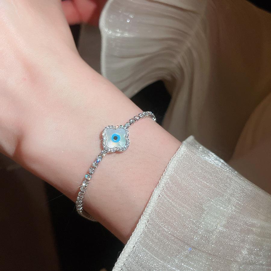 Elegant Geometric Zircon Mother-of-Pearl Flower Bracelet: Luxury Hand Jewelry for Women