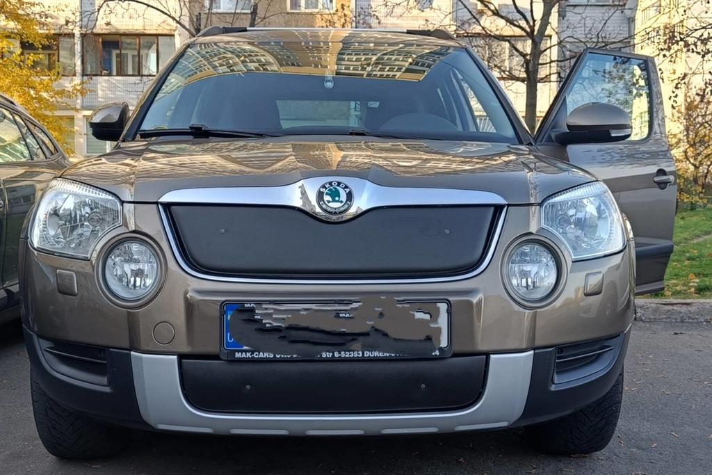 Зимняя накладка на решетку (нижняя, 2009-2013) Глянцевая для Skoda Yeti