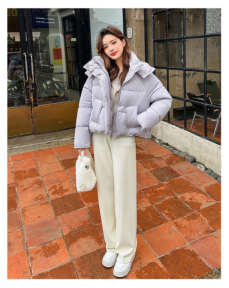 Dámská krátká teplá bunda s kapucí a velkou kapsou