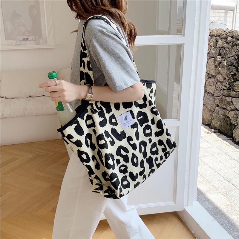 Borsa a Tote in Tela con Stampa Leopardo: Borsa a Spalla Beige alla Moda di Grande Capacità per Studentesse