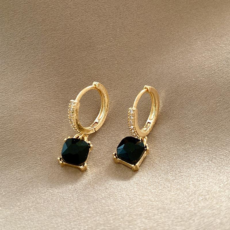 

Корейские трендовые черные квадратные серьги с цирконием для женщин, новые модные серьги золотого цвета, ювелирные изделия, аксессуары для вечеринок
