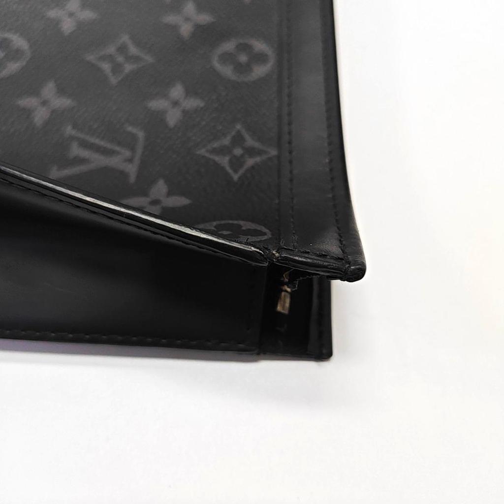 [Pre-Owned] Louis Vuitton Pochette Voyage MM 'Black Monogram Eclipse Canvas' - Very Good #1G1KZWY
