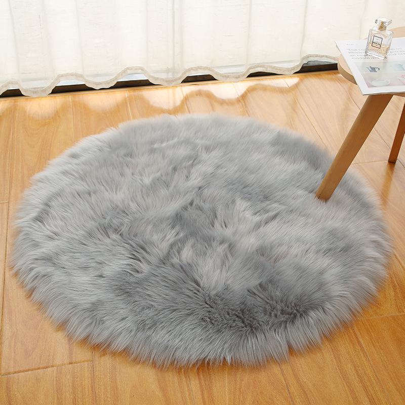 Plush round carpet