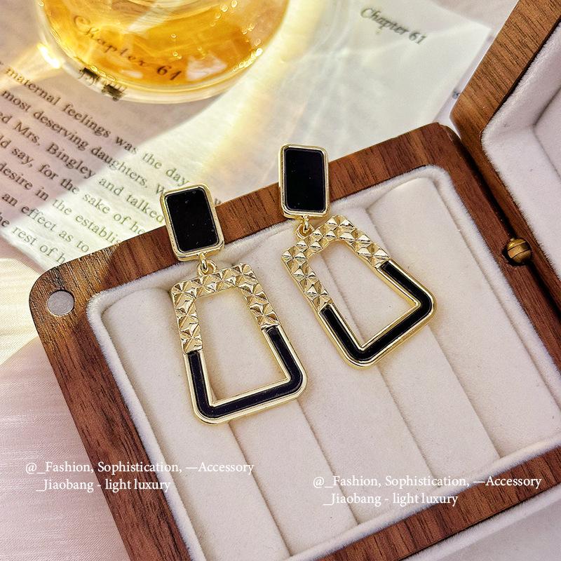 Elegant Black Diamond Silver Needle Earrings: High-End, Fashionable, Versatile Luxury