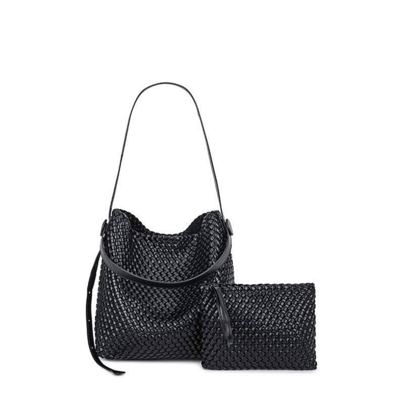 

High-end niche design hand-woven bag tote armpit bag new large-capacity bucket bag tide чорний