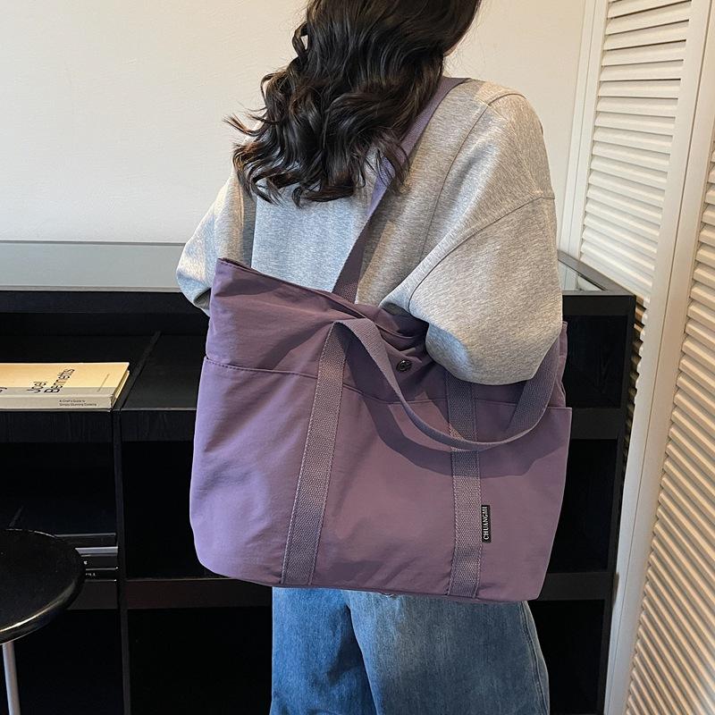 2025 new leisure commuting large-capacity commuting shoulder tote bag fashionable versatile solid color simple handbag