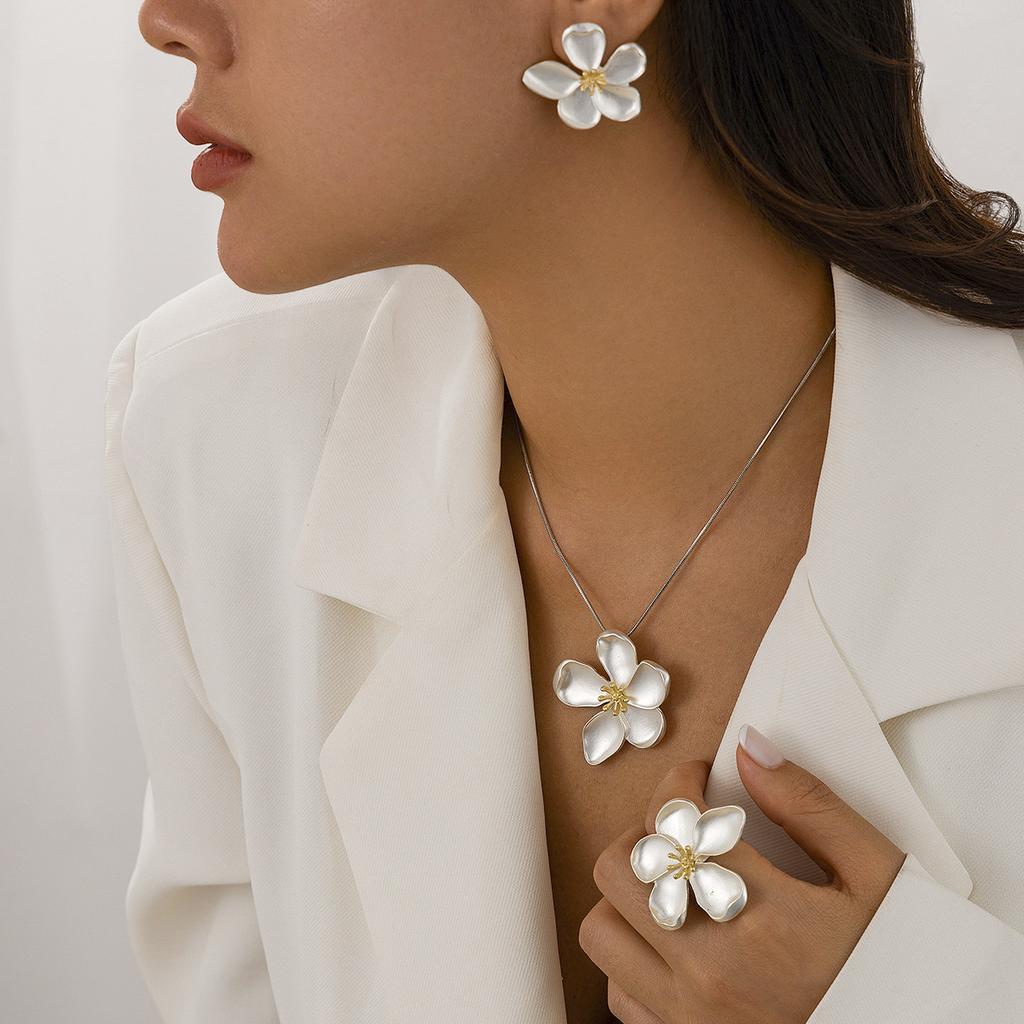 4 Piece Fashion Jewelry Set French Vintage Flower Necklace Earrings Rings Exaggerated Jewelry Set For Women Jewelry Gifts 2026