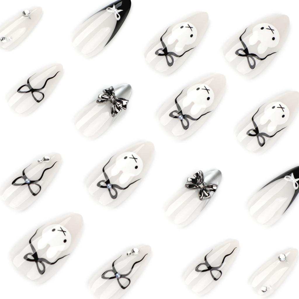Sweet and cool short almond nail art, wearing nail piece, French black metal bow, fake nail piece.