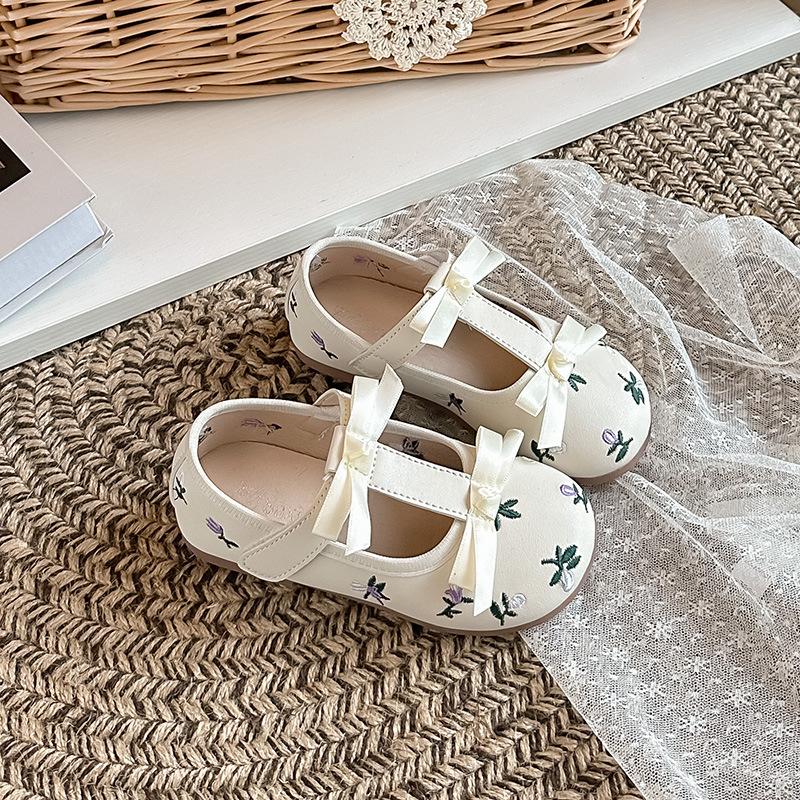 

Girls New Soft-soled Shoes for Performances - Single Shoes 35 бежевий