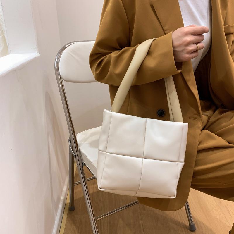 IELGY Женская простая модная клетчатая текстурированная сумка через плечо чёрный — фото 6