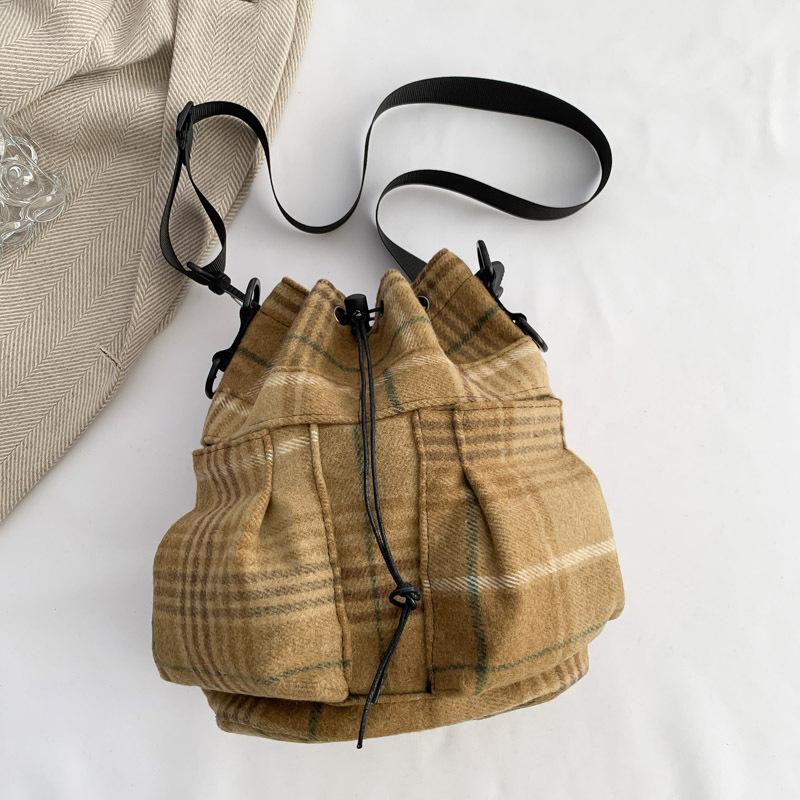 

Retro large-capacity bag women s 2024 summer new fashionable retro niche simple single shoulder oblique span bag women