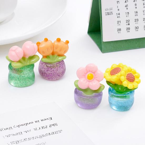 2Pcs Car Dashboard Decor Mini Resin Cute Sunflower and Tulip Miniature Flower Pot Figurines Tiny Flower Figures Car Interior Decorations