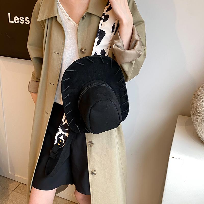 Nowy piękny plecak w kształcie kapelusza z poczuciem lekkości, dobrym wyglądem, modny, z regulowanym paskiem na ramię.