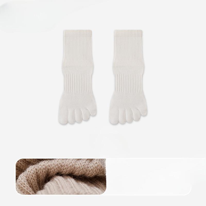 Female Autumn Leisure Bacteriostatic Deodorizing Sports Boneless Middle Barrel Five Finger Socks