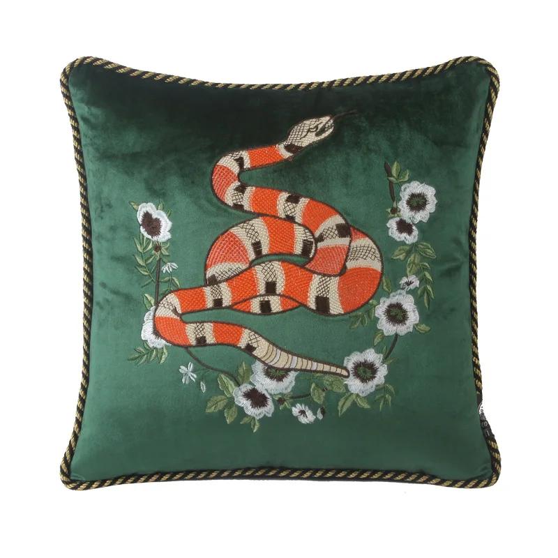 Medicci Home Vintage Cushion Cover Red Wine Velvet Plant Animals Honeybee Embroidery Throw Pillow Case Luxury Living Room Decor