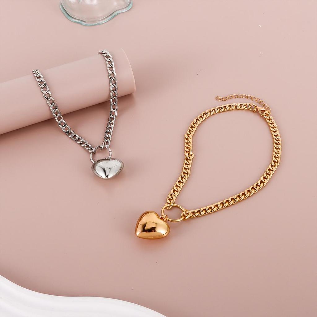 Fashionable Simple Collarbone Necklace: Small Fresh Peach Heart Design for Women (NK28040)