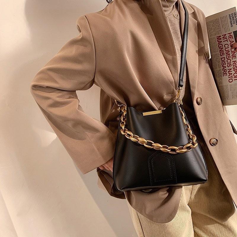 2023 New Chain Shoulder Bag For Women Large Capacity Street Fashion Pu Bucket Bag Retro Crossbody Bag