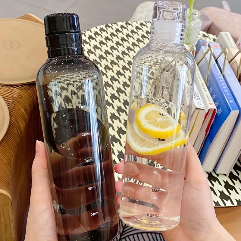 Jednoduchá průhledná láhev na vodu s odměrkou na fitness, vhodná pro outdoorové aktivity, cestování a fitness