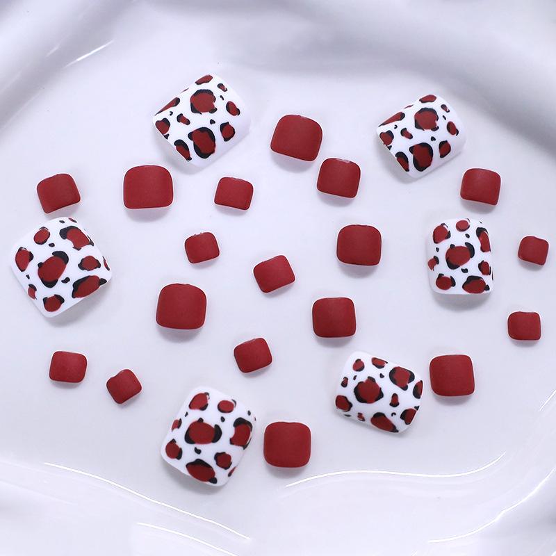 Hot-selling manicure 24 pieces, classic fashion leopard print matte texture short square wearing foot nail piece
