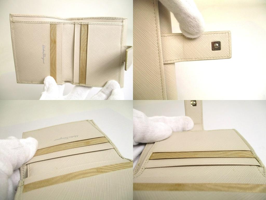Autentisk Salvatore Ferragamo Gancini lysbeige skinn sølvfarget H/W bifold-lommebok #a701 pusset opp