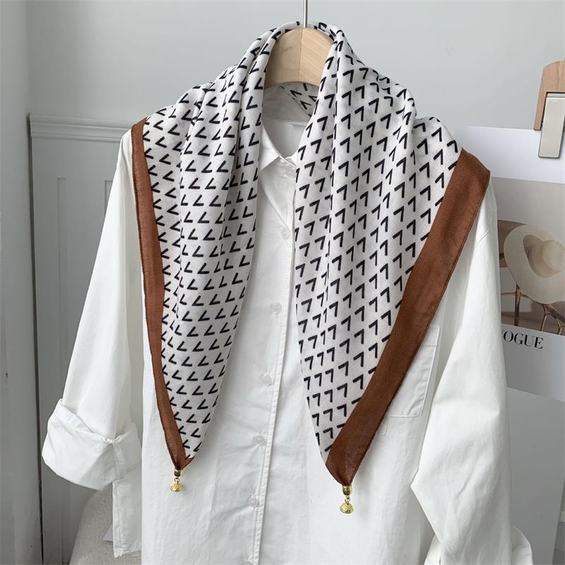 70*70 Square Scarf Retro Print Silk Scarf With Magnetic Buckle Women Neck Scarf All-Match Shawl Headscarf Accessory Gift