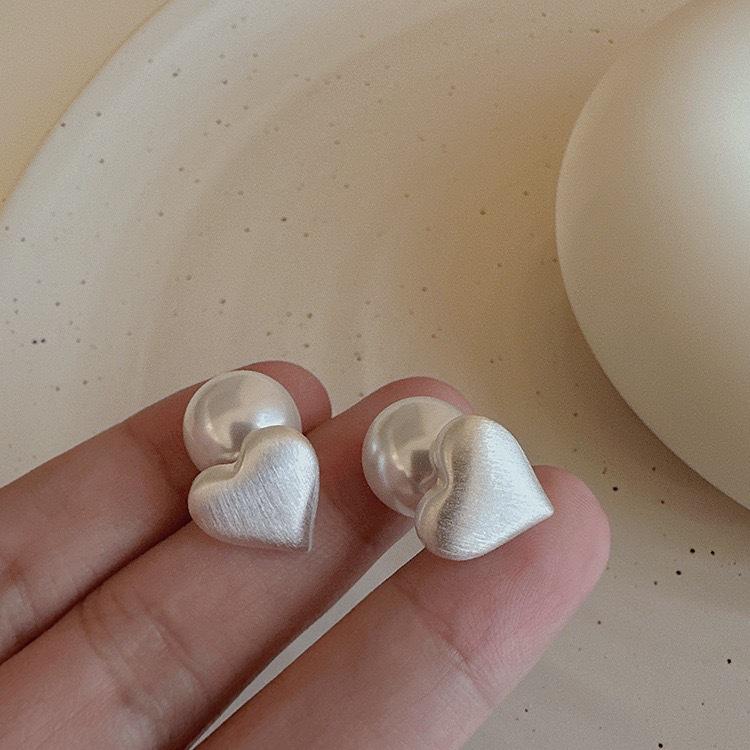 New Arrival Korean Simple One-Word Metal Simulated-Pearl Stud Earrings for Women Fashion Sweet Grey Pearl Jewelry Gifts